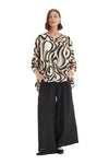 TIRELLI NOTCH NECK PRINT TOP - CARAMEL SWIRL