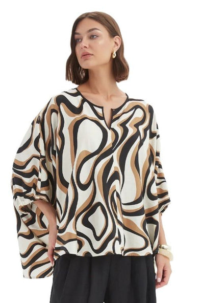 TIRELLI NOTCH NECK PRINT TOP - CARAMEL SWIRL